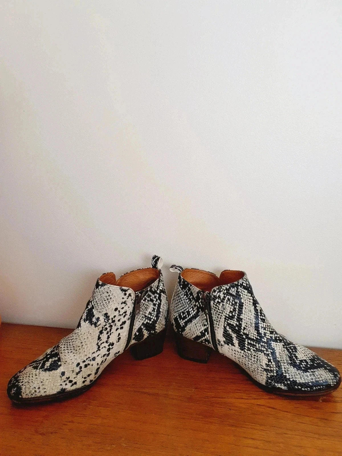 Beautiful Designer Emma Go leather Boots