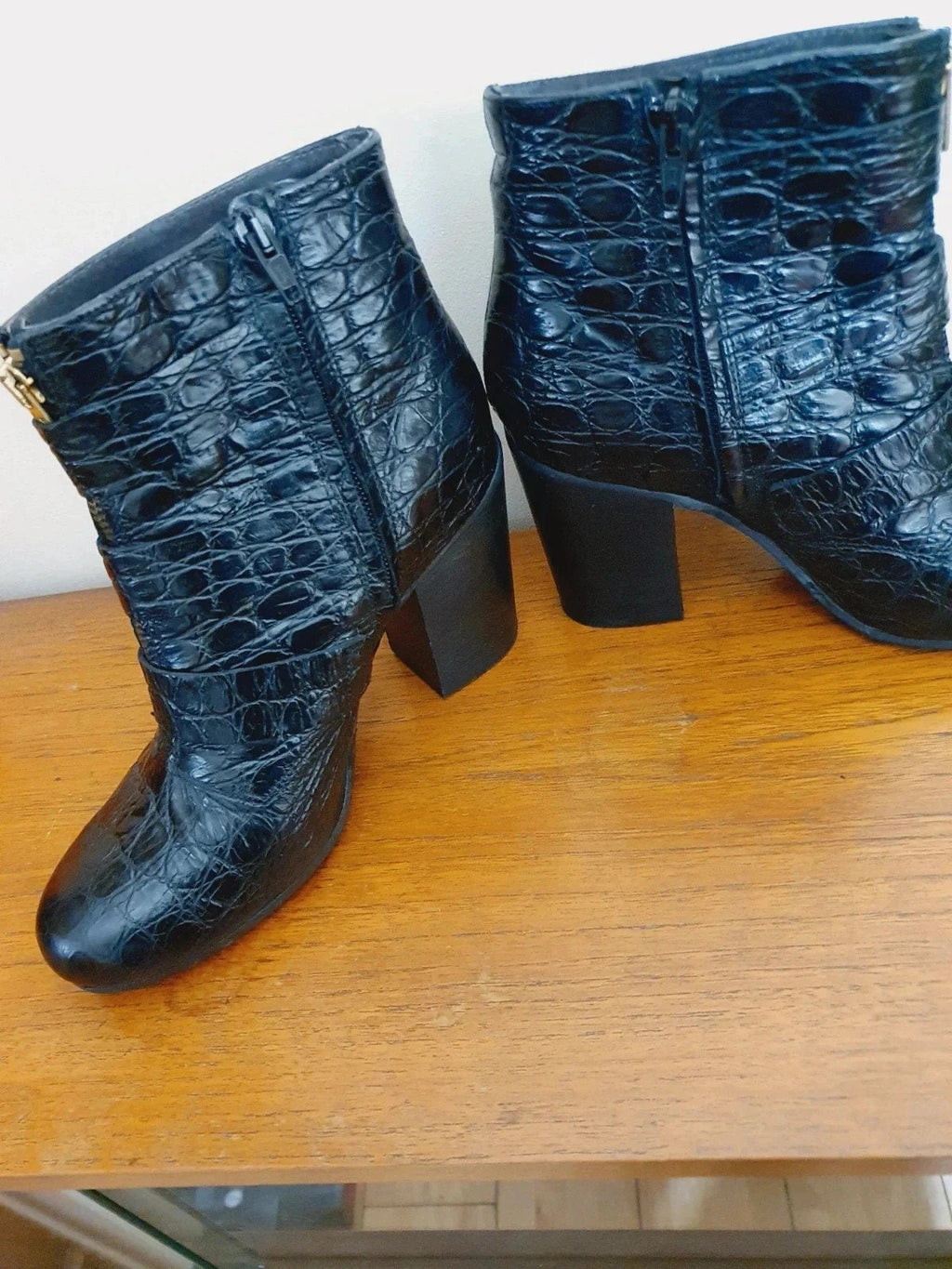 BLACK Y2K BOOTS