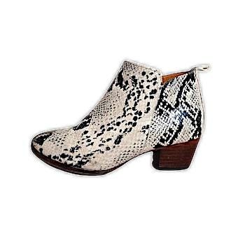 Beautiful Designer Emma Go leather Boots
