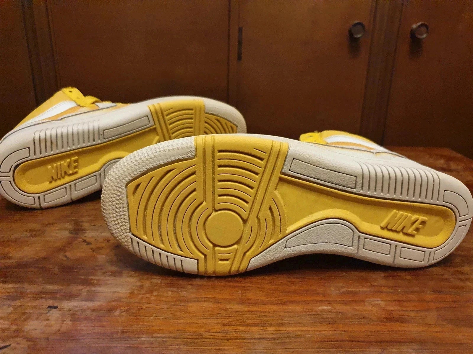Womans Vintage Retro Nike Sports Shoes