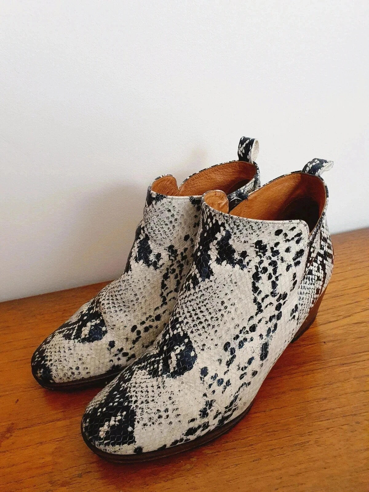Beautiful Designer Emma Go leather Boots