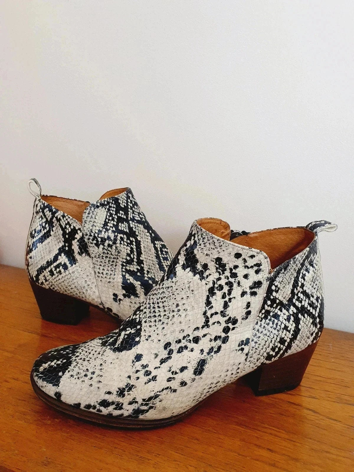 Beautiful Designer Emma Go leather Boots