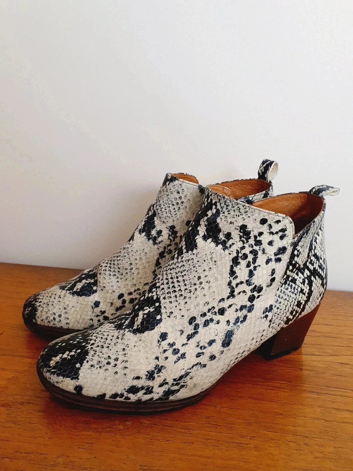 Beautiful Designer Emma Go leather Boots