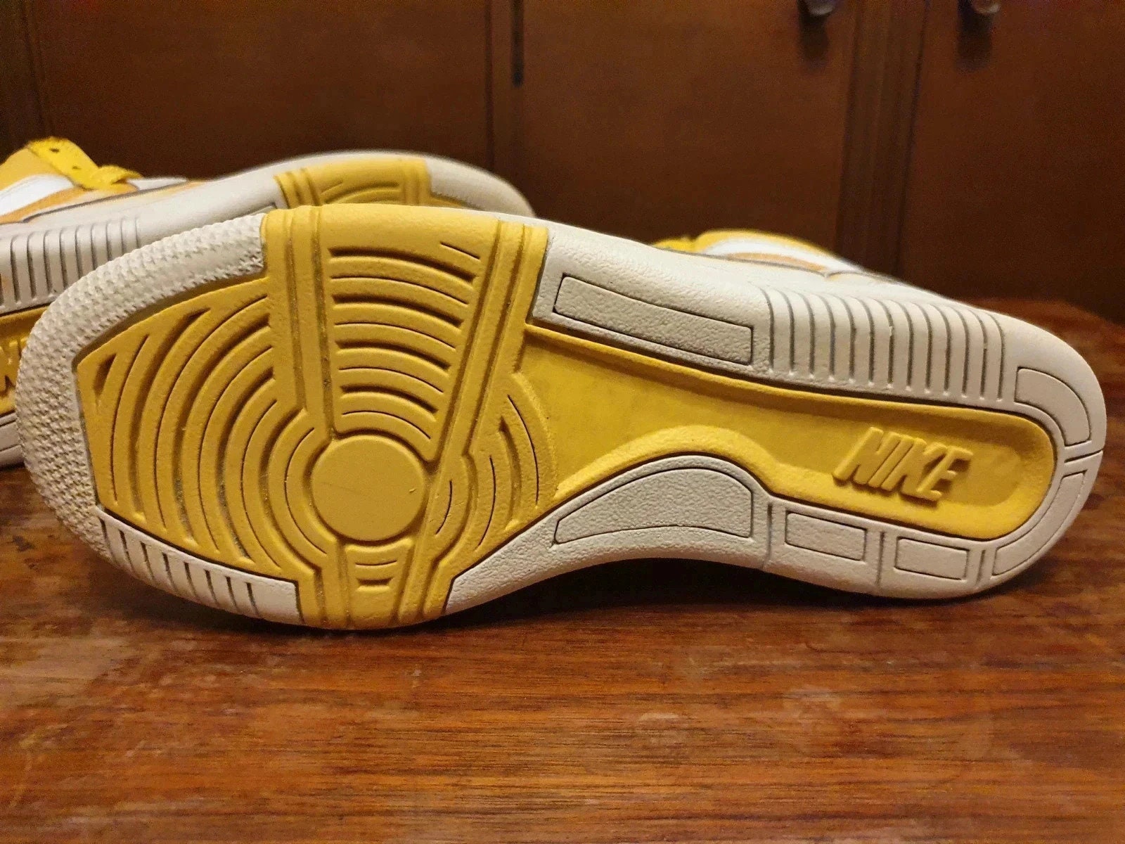 Womans Vintage Retro Nike Sports Shoes